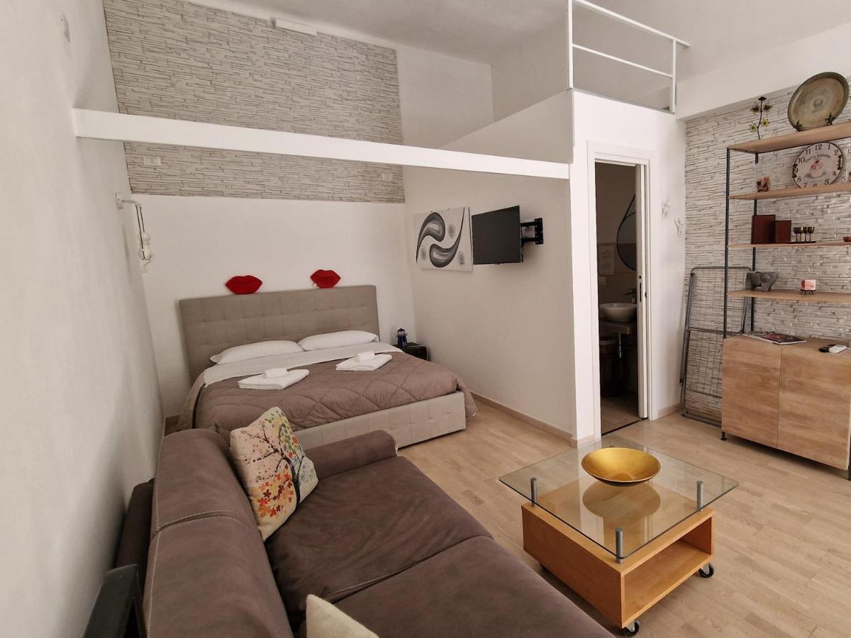 4 Via Valona - Executive Luxury Apartment Бари Екстериор снимка