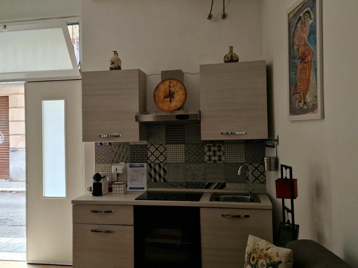 4 Via Valona - Executive Luxury Apartment Бари Екстериор снимка