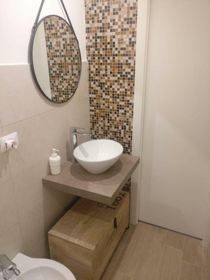 4 Via Valona - Executive Luxury Apartment Бари Екстериор снимка