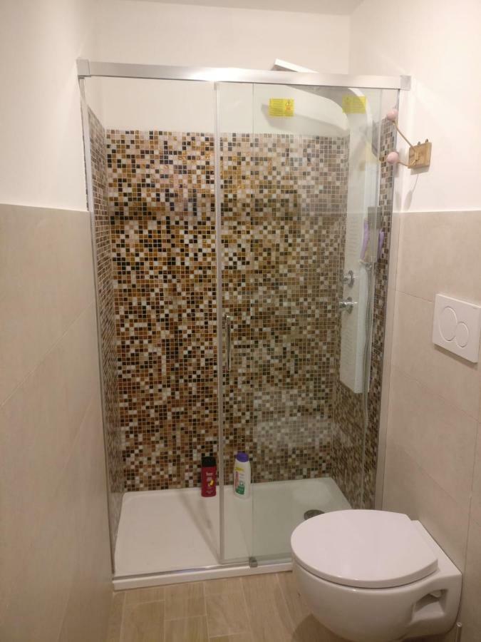 4 Via Valona - Executive Luxury Apartment Бари Екстериор снимка